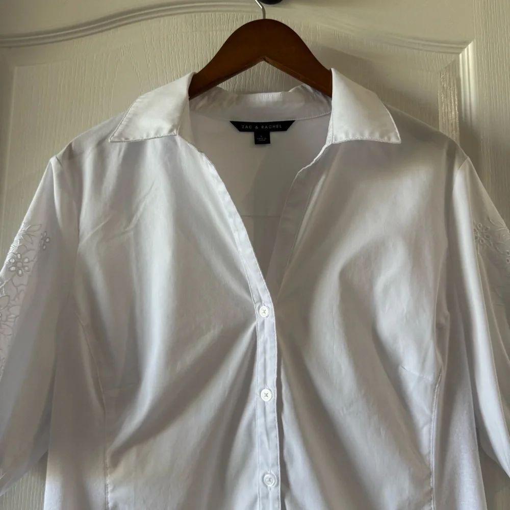 Zac & Rachel White Button-Front Collar Blouse embroidered Eyelet Detail Sz L - Picture 2 of 6